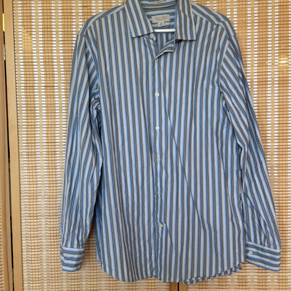 Banana Republic Mens XL Classic Fit Blue Striped Long Sleeve Button Down Shirt